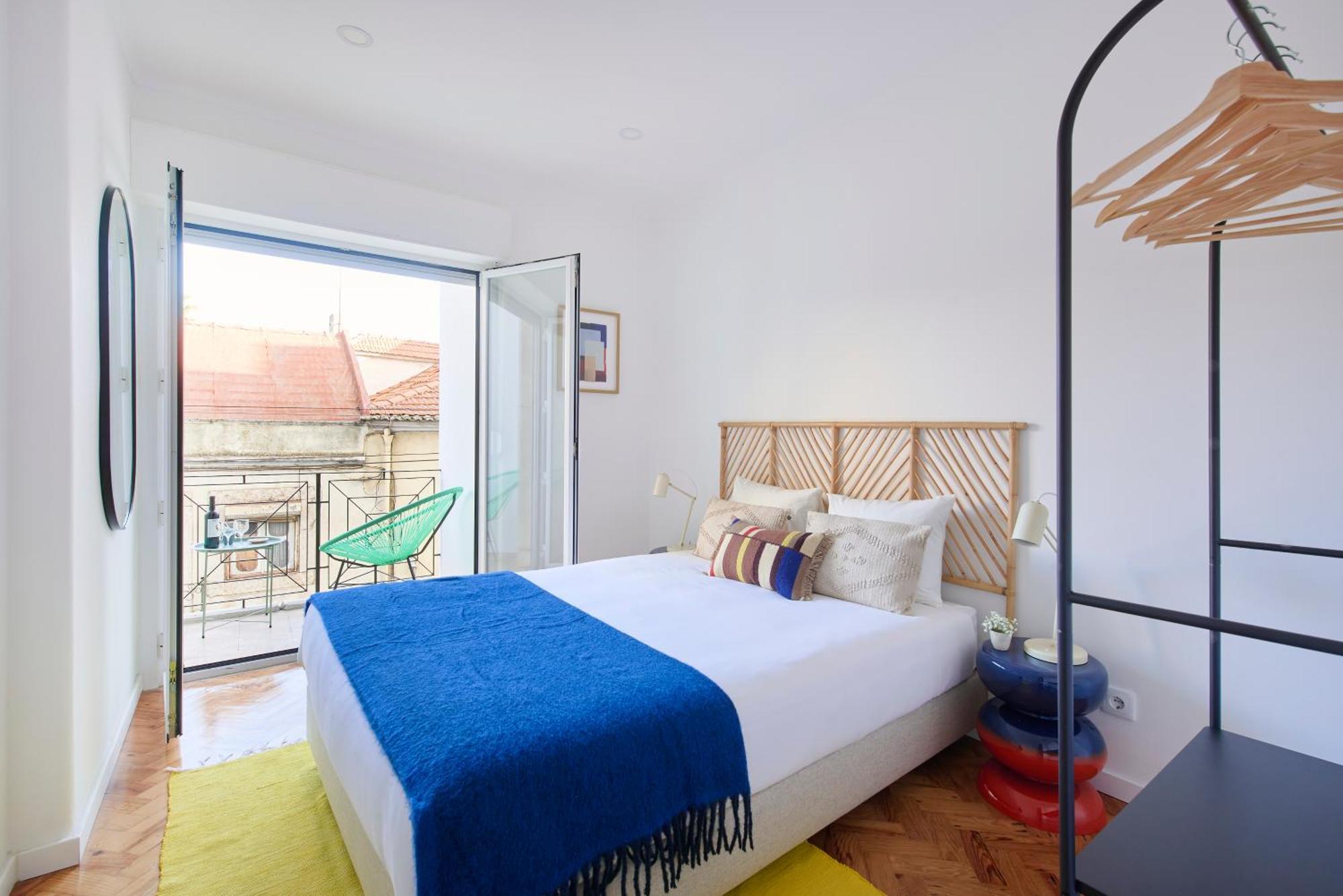 Apartment Charming Graca Flat W Balcony, By Timecooler