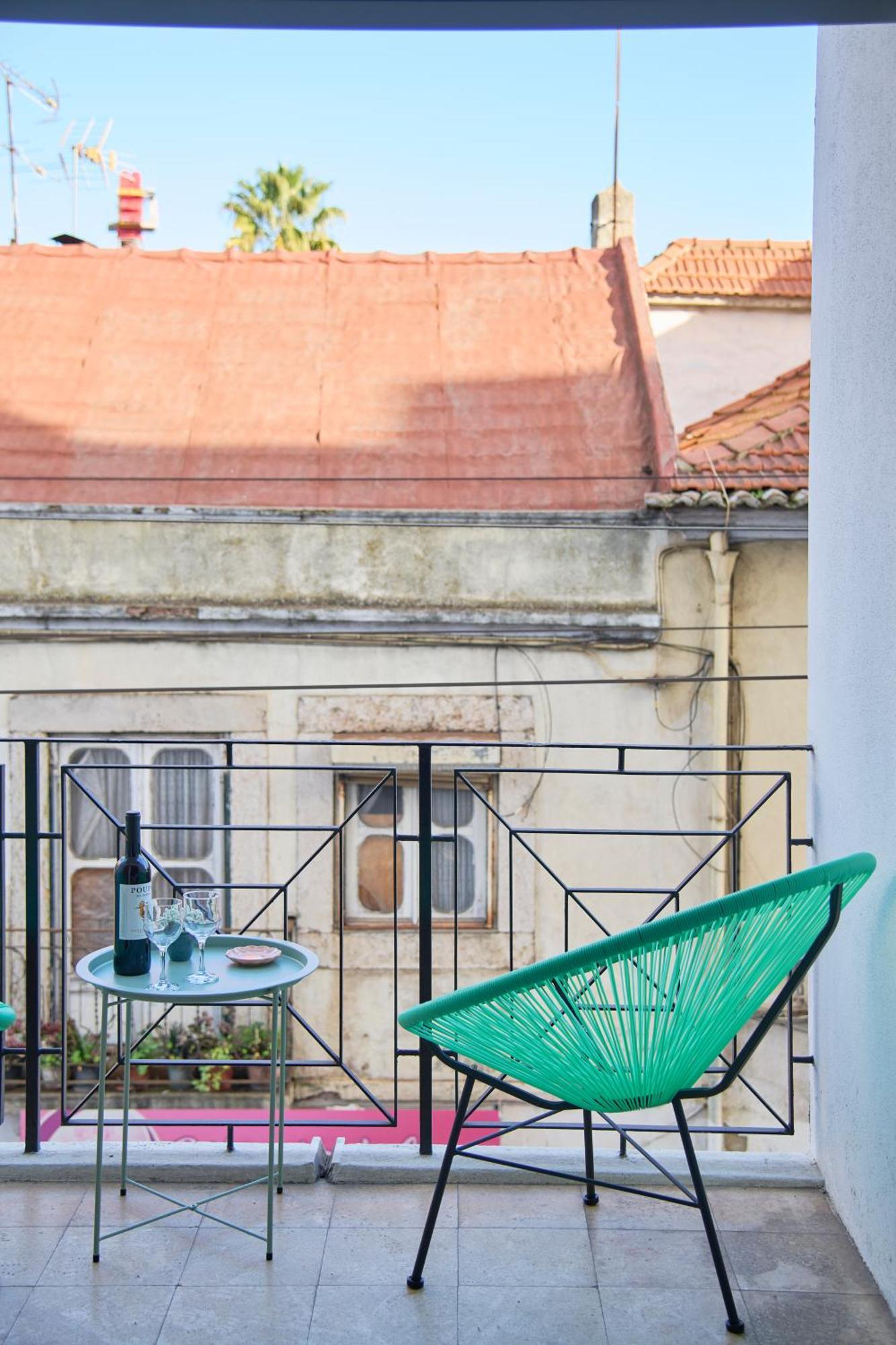Apartment Charming Graca Flat W Balcony, By Timecooler *