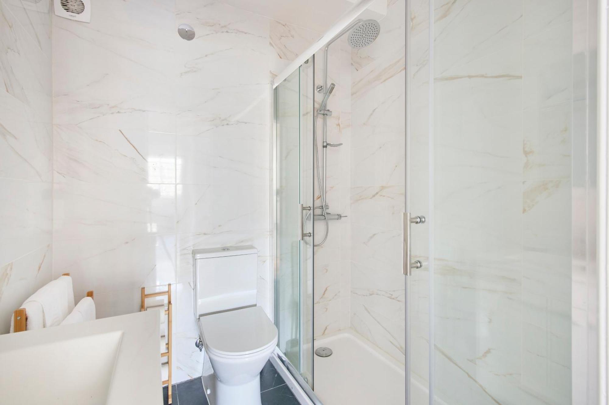 Apartment Charming Graca Flat W Balcony, By Timecooler Lissabon